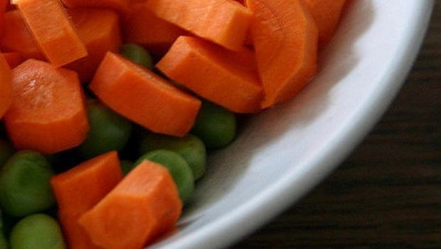 Ecco la pasta con carote e piselli per tutta la famiglia