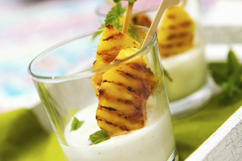 Yogurt al cocco con ananas e menta: la ricetta per uno spuntino sano e goloso