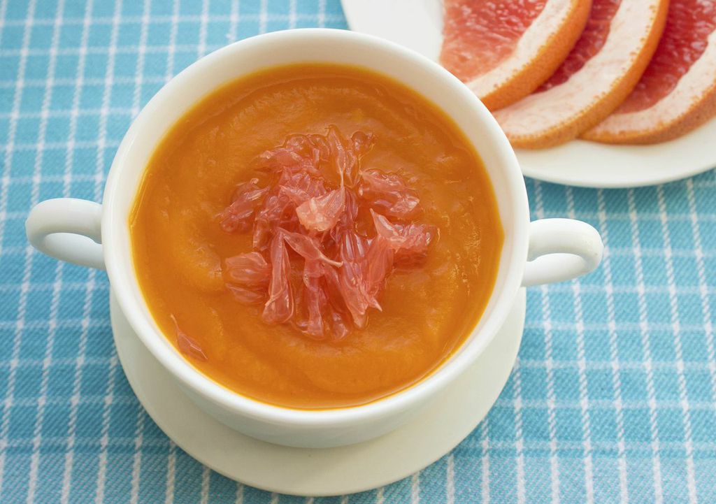 Zuppa di zucca e pompelmo: la ricetta per un primo piatto delicato
