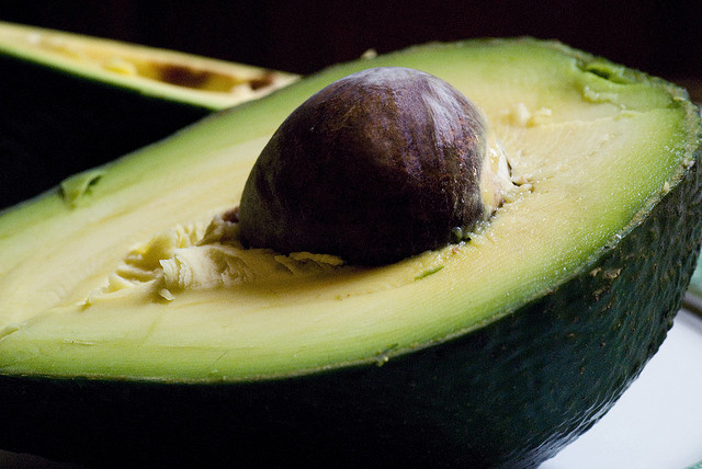 La pasta avocado e salmone per un primo piatto sfizioso