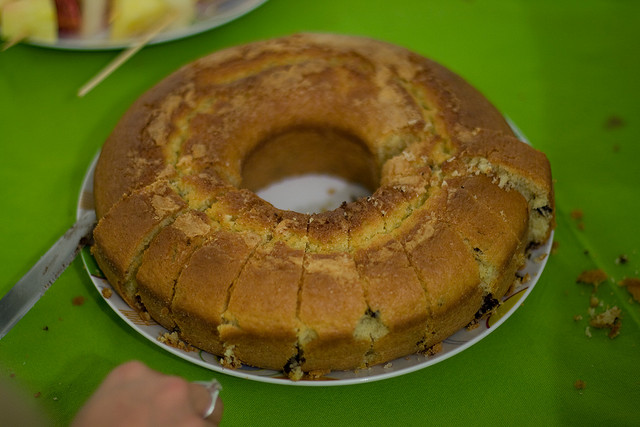 La ciambella all&#8217;arancia con gocce di cioccolato per la colazione