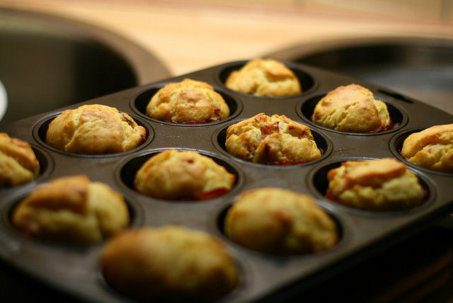 I muffin salati con pancetta e provola ideali per una scampagnata