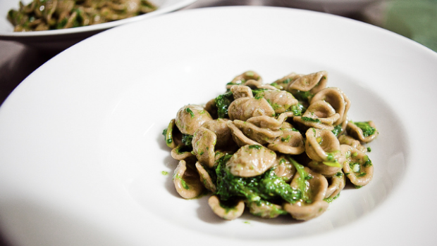 Orecchiette con cime di rapa e acciughe: la ricetta per un primo sfizioso