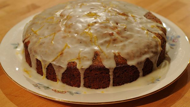 La torta al pompelmo e mandorle per il dessert di fine pasto