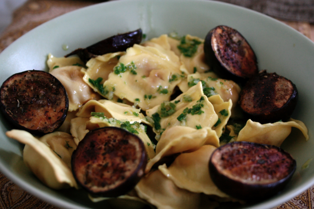 Pasta con melanzane e ricotta: la ricetta facile e light