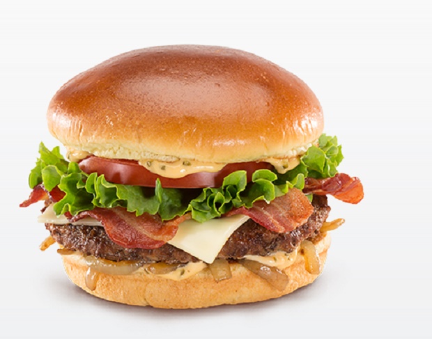 L’esperimento di McDonald’s: i panini del fast food serviti in un hamburgeria di Milano
