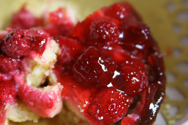 La crostata fragole e ricotta con la ricetta della Prova del cuoco