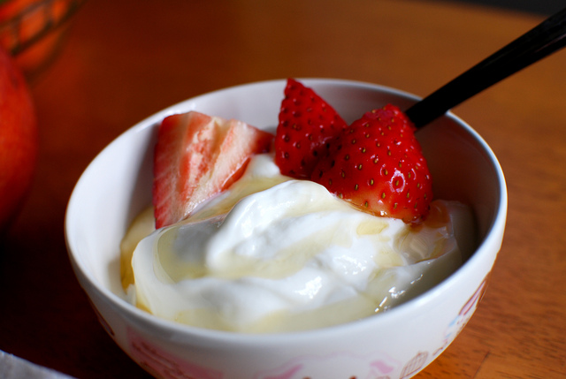 Ecco il dessert alle fragole e yogurt greco con la ricetta facile