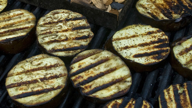 Le melanzane grigliate ripiene al forno con la ricetta leggera