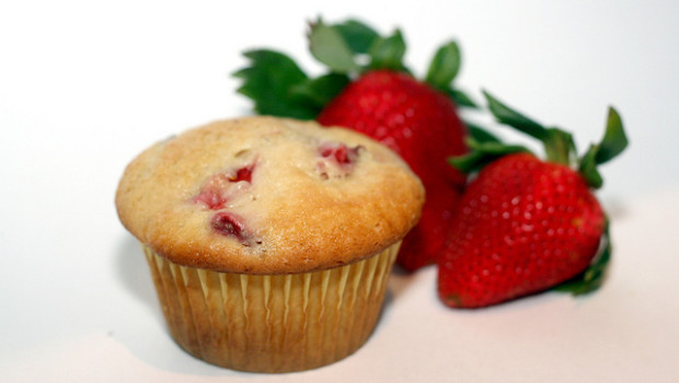 I muffin alle fragole e cioccolato bianco con la ricetta per il Bimby