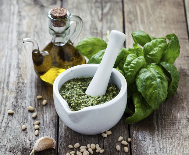 La ricetta del pesto di rucola e nocciole