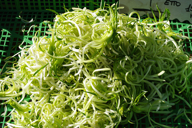 Come si puliscono le puntarelle