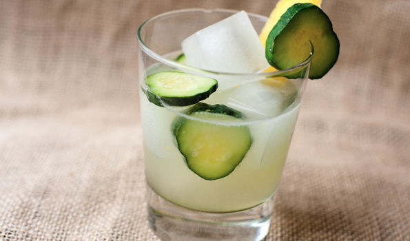 Te verde freddo alla menta e cetriolo: la ricetta per una bevanda estiva e dissetante