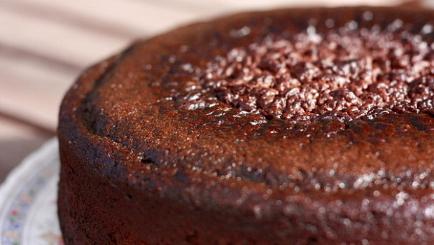 Ecco la torta al cioccolato e arancia senza uova