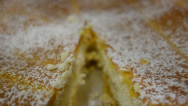 La torta di ricotta e limone per un dolce primaverile leggero