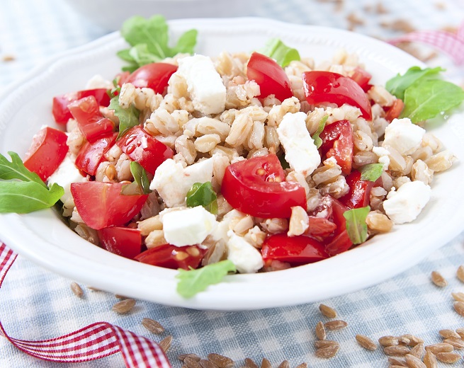 L&#8217;insalata di farro e gamberetti per la pausa pranzo in ufficio