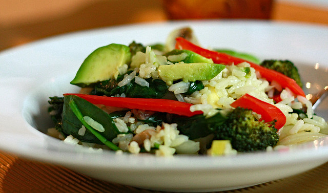 Come preparare l&#8217;insalata di riso con la ricetta vegan