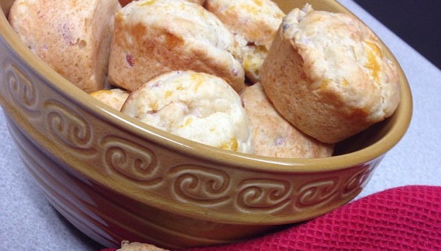 I muffin ai carciofi e prosciutto con la ricetta sfiziosa