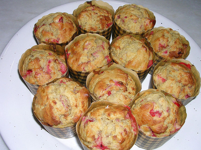 I muffin alle fragole e panna per una merenda golosa