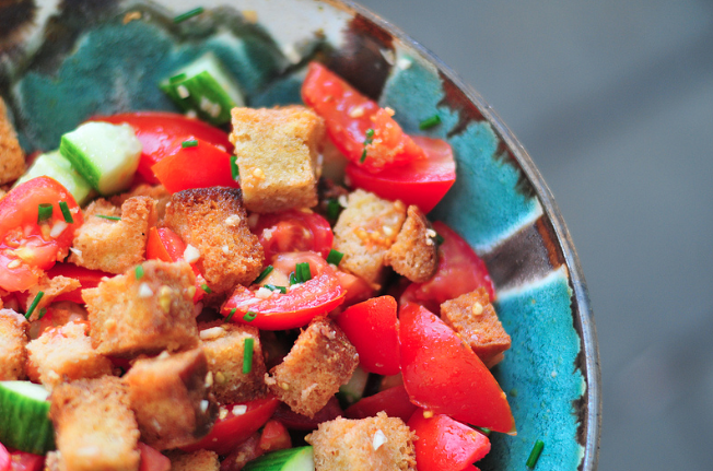 Panzanella di mare con cozze e gamberi: la ricetta sfiziosa di Benedetta Parodi