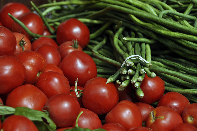 I fagiolini con pomodoro e uova per un secondo ricco