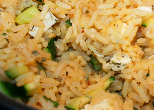 Ecco il riso freddo con zucchine e tonno perfetto per il pranzo