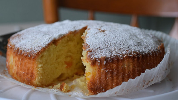 La torta alle albicocche e yogurt con la ricetta per il Bimby