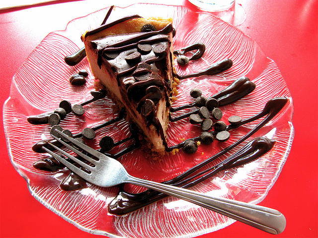 La torta fredda al cioccolato e panna perfetta per il dessert di fine pasto