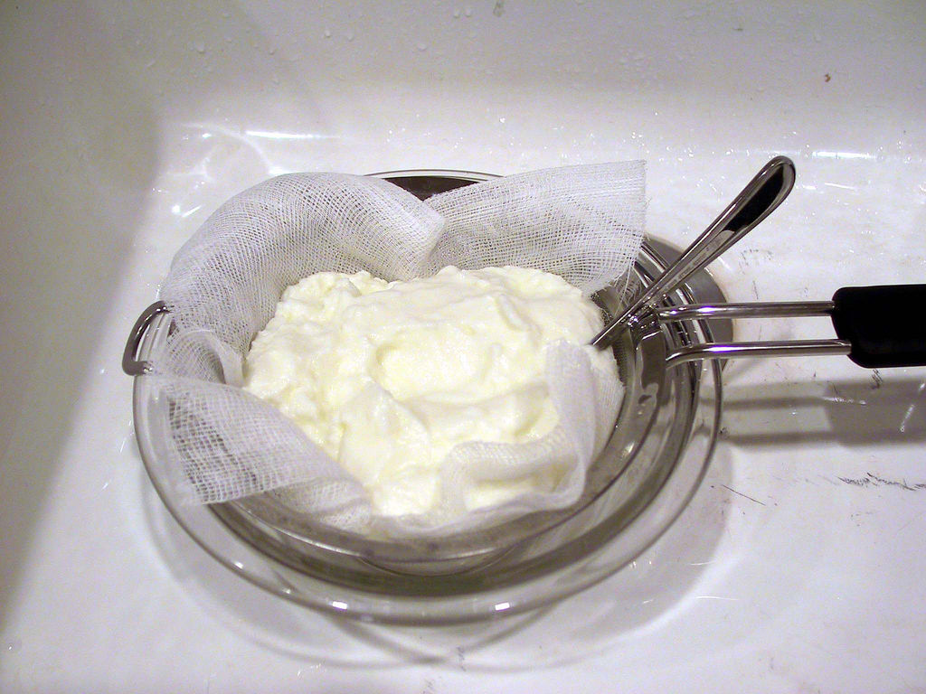 Come fare lo yogurt greco in casa senza yogurtiera