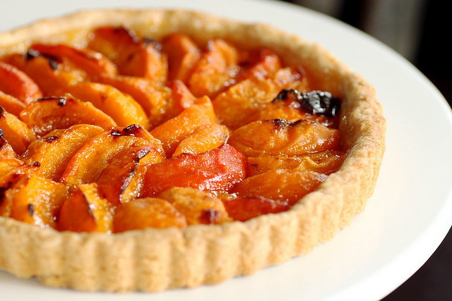 La crostata alle albicocche e amaretti con la ricetta semplice