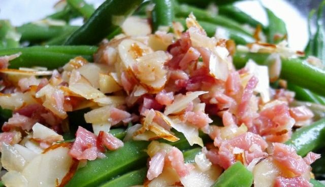 I fagiolini con pancetta da fare al forno con la ricetta facile