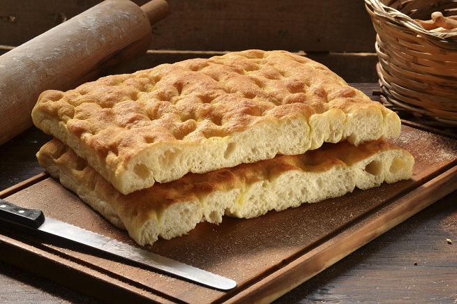 Come fare la focaccia dolce con uvetta