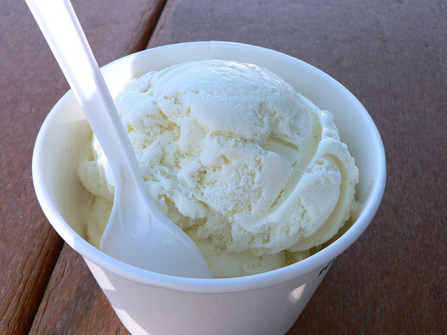 Il gelato allo yogurt greco e miele con la ricetta semplice