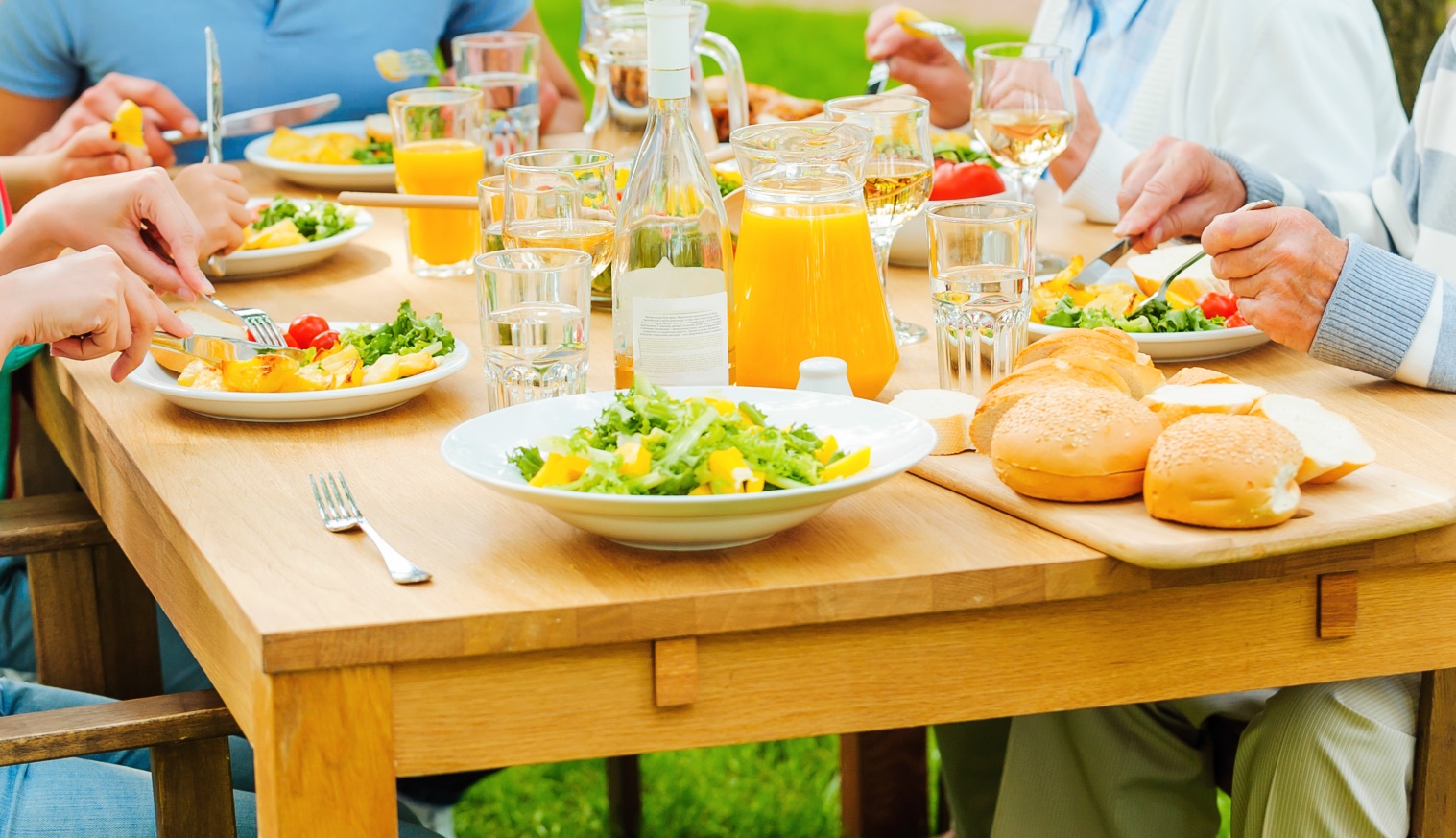 Il menu per una cena estiva all&#8217;aperto in 5 piatti e qualche consiglio