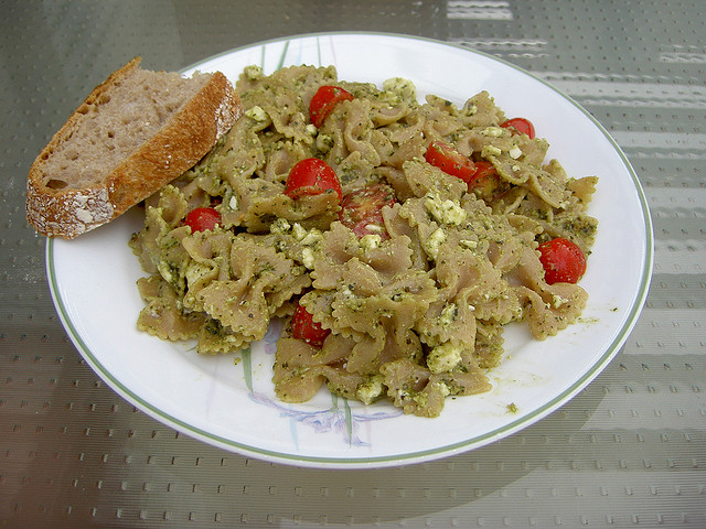 La pasta fredda al pesto di pistacchi per un primo gustoso