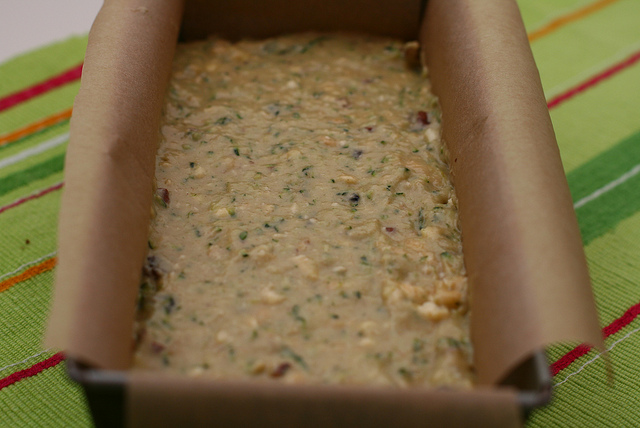 Il plumcake con zucchine e stracchino perfetto per il pranzo in spiaggia