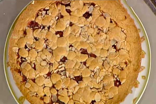 Torta alle ciliegie: la ricetta golosa di Anna Moroni