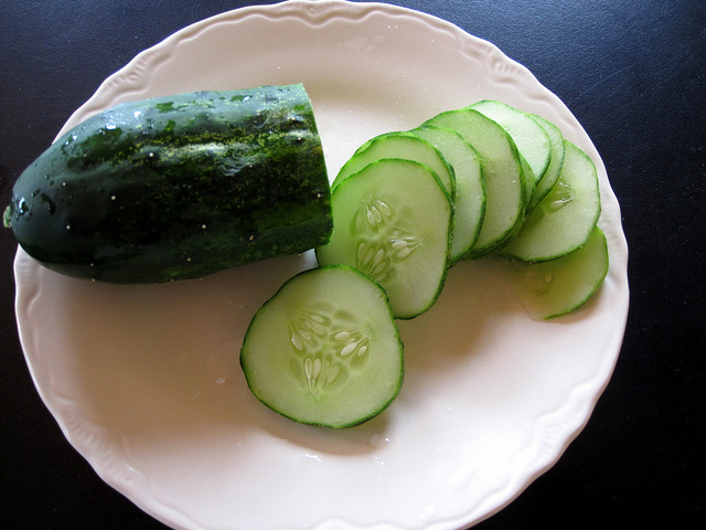 L&#8217;insalata di cetrioli e mele con la ricetta rinfrescante