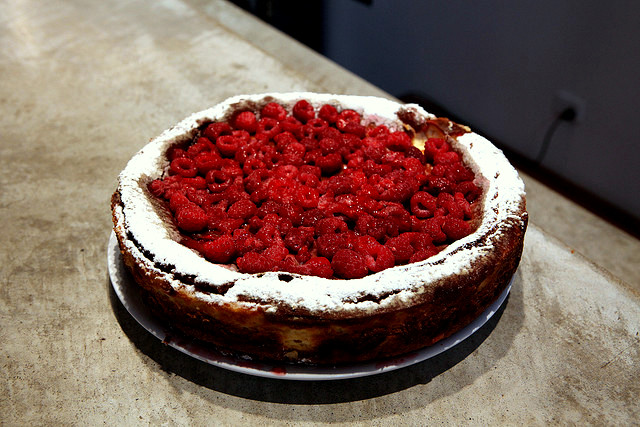 Il cheesecake ai lamponi e ricotta con la ricetta semplice