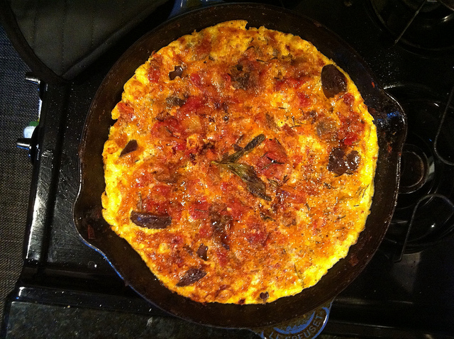 La frittata di melanzane e patate con la ricetta sfiziosa