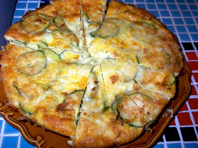 La frittata di zucchine e cipolle da fare in padella