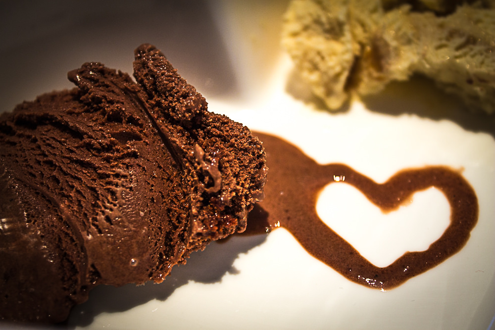La ricetta per fare il gelato senza gelatiera al gusto di cioccolato
