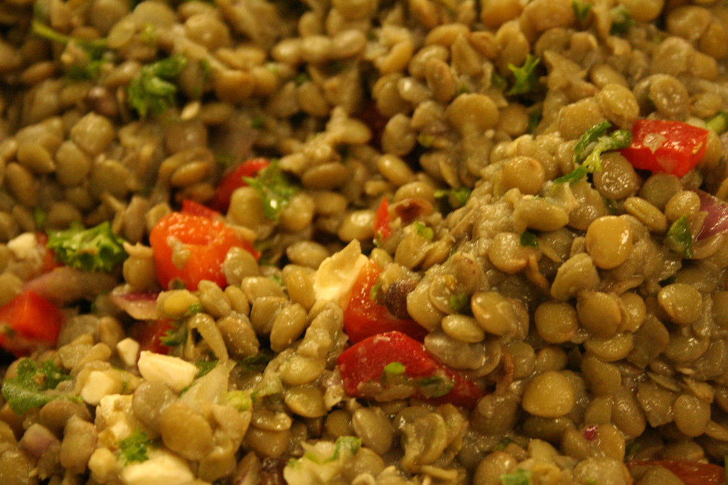 Come fare l’insalata di lenticchie e tonno per il pranzo estivo