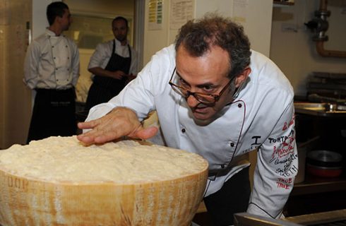 Chef Massimo Bottura alla presentazione di “100 chef per 10 anni”: “La cucina non è arte, è artigianato”