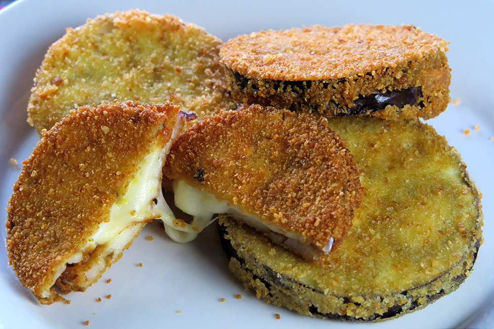 Le melanzane in carrozza per il pranzo estivo