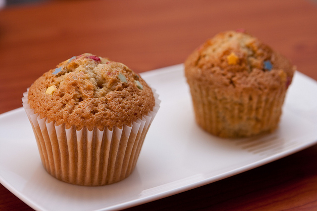 I muffin con le albicocche fresche per la merenda estiva