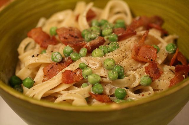 Pasta con ricotta, pancetta e piselli: il primo piatto gustoso di Gordon Ramsay