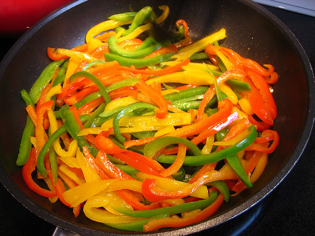 I peperoni in padella da preparare con la ricetta napoletana