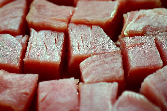 La ricetta del tonno fresco al cartoccio nel video dello Chef Gatti