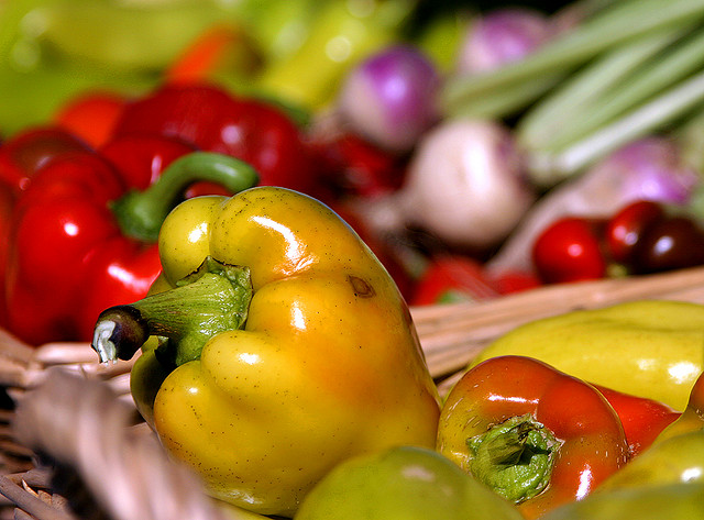 Come preparare la peperonata al forno con patate